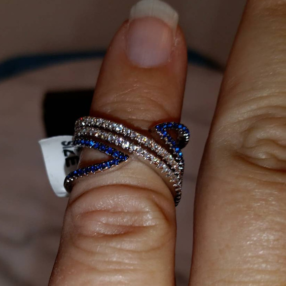 Women's White Gold Rhodium Plated Cubic Zirconia Size 6 Designer Ring - Picture 3 of 5